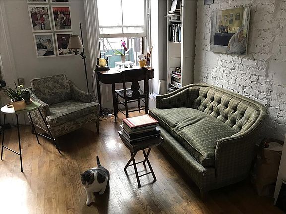 4th image of 717 Washington St #2WR