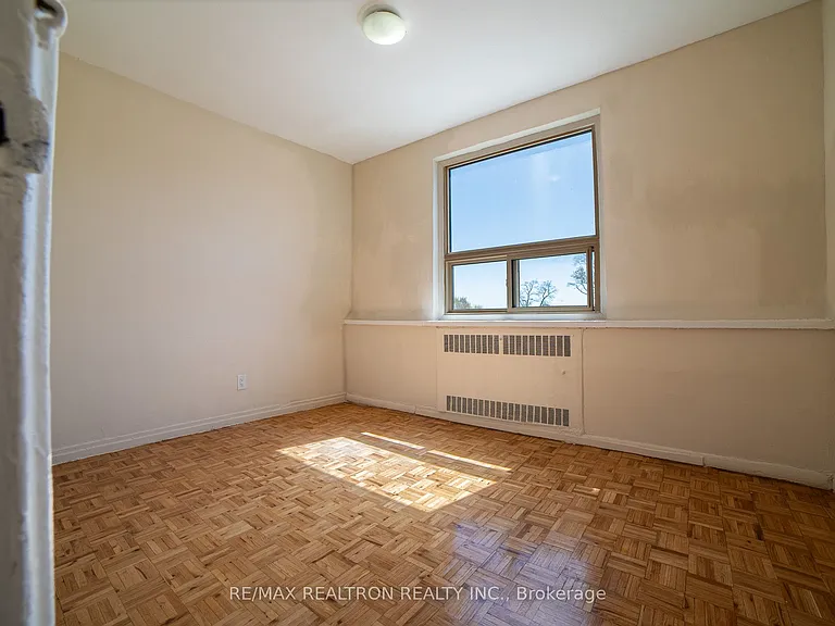 2355 Lake Shore Blvd W #223 — Photo 8