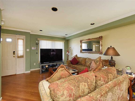 3rd image of 1338 E 66th St #1338