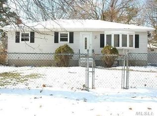 90 S 27th St, Wyandanch, NY 11798