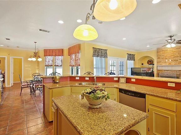 5th image of 1913 Willow Bend Dr
