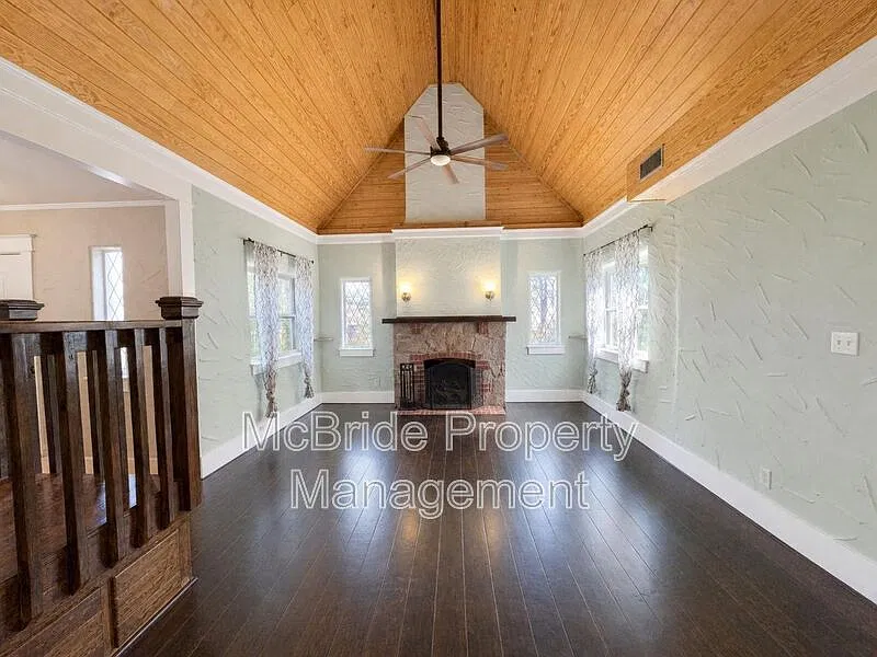 3 bed, 3.0 bath, 2163 sqft, $2,050 — Photo 3