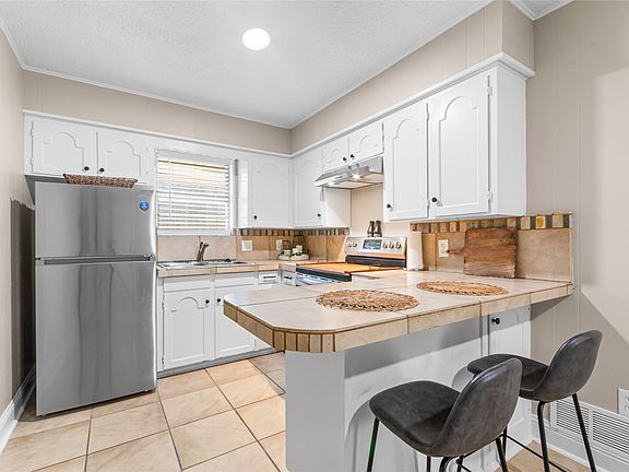 3rd image of 436 Ball St