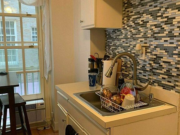 5th image of 516 E 78th St APT 1D