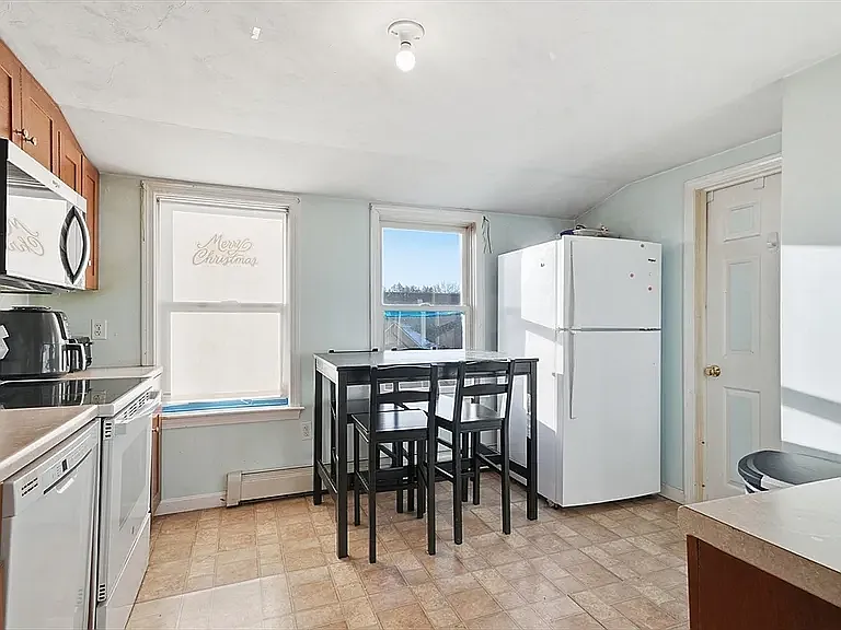 3 bed, 1015 sqft, $3,500 — Photo 4