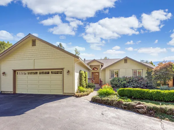 752 Capella Cir, Ashland, OR 97520