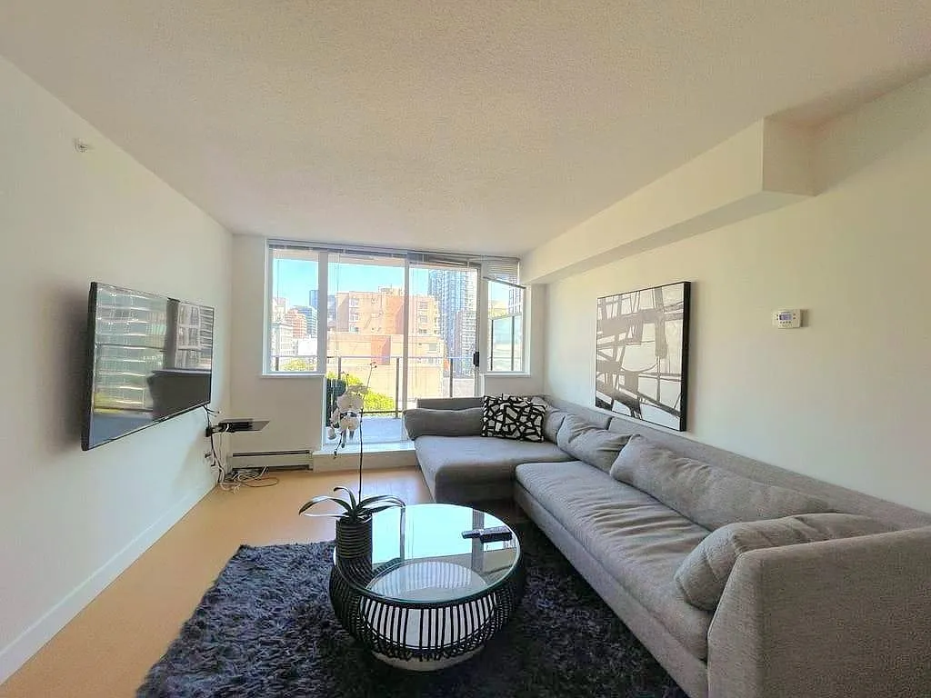 Building Photo - 1325 Rolston St #702