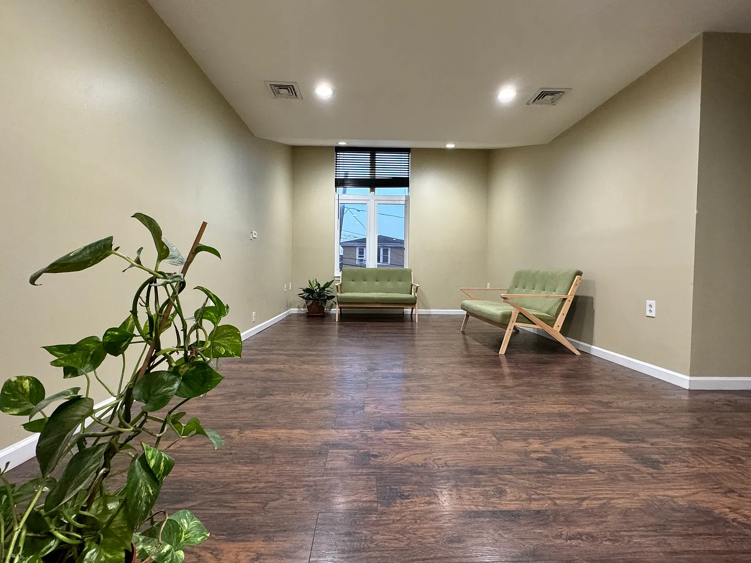 2 bed, 1200 sqft, $2,800 — Photo 4