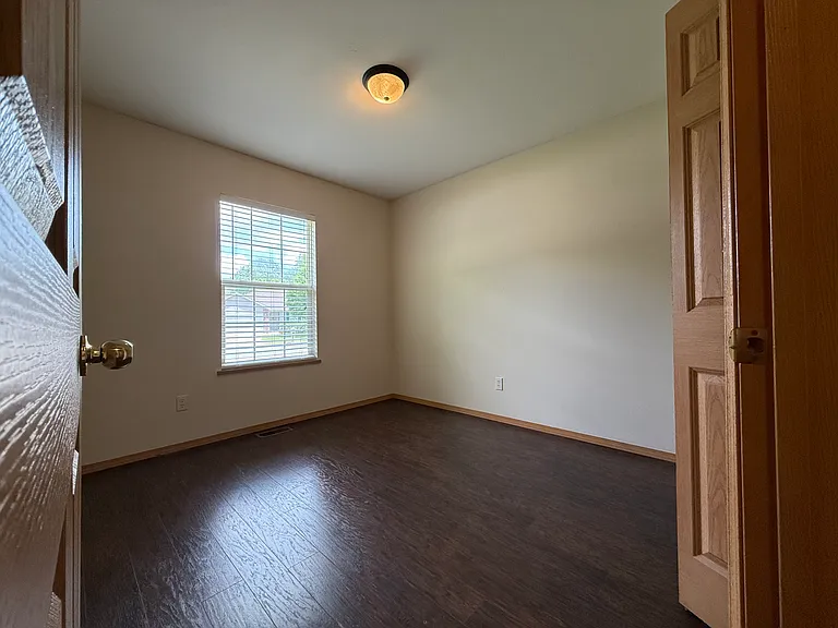 1453 S Lone Pine Ave — Photo 12