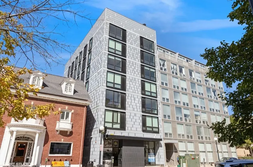 7 S. Linn Street — Photo 1