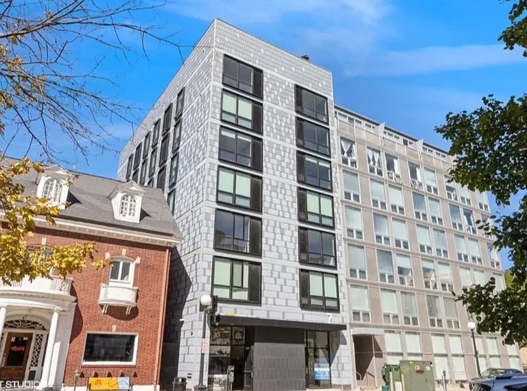 7 S. Linn Street — Photo 1