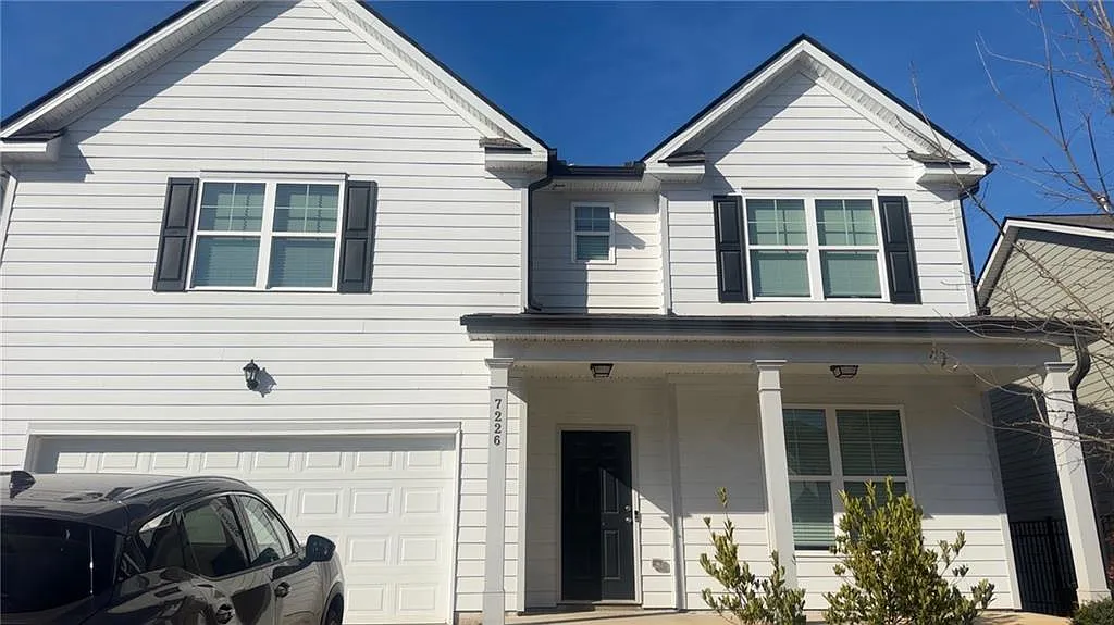 4 bed, 2.5 bath, 3106 sqft, $2,600 — Photo 1