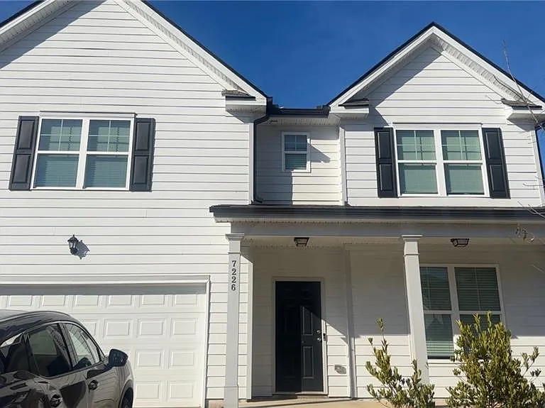 7226 Gladstone Cir — Photo 1