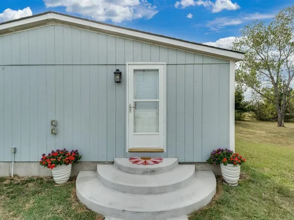 9115 E 31st St S, Wichita, KS 67210