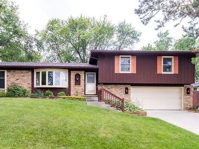 3942 Rolling Hills Dr, Bettendorf, IA, 52722