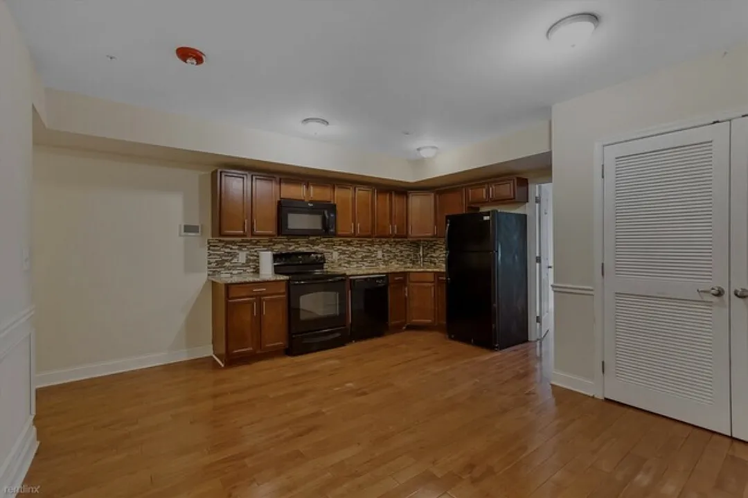 3 bed, $1,750 — Photo 1