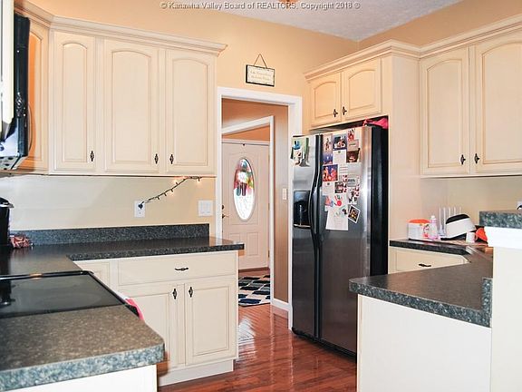 5th image of 71 Clyde Dr