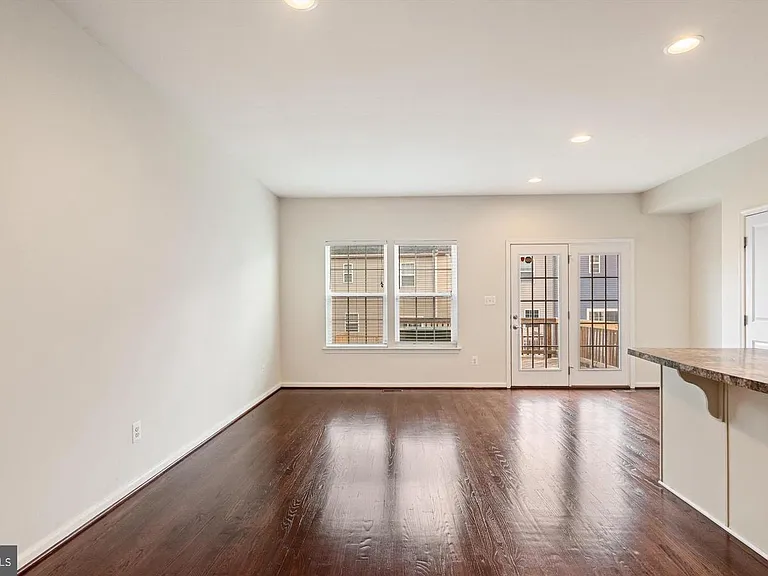 106 Argyle Ct — Photo 6