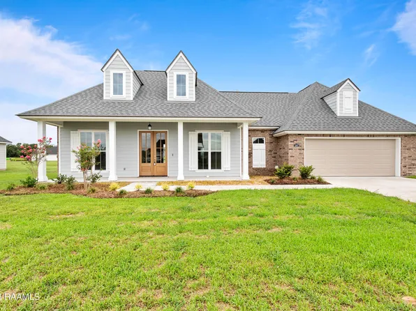 1207 Bayou Trce, Breaux Bridge, LA 70517