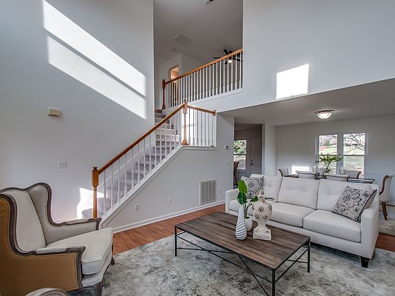 3rd image of 2047 Upland Dr