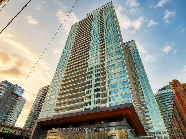 19 Bathurst St #1502, Toronto, ON M5V 0N2