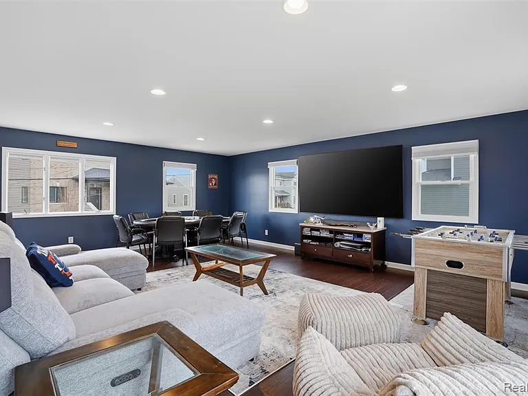2299 Kingston St — Photo 17