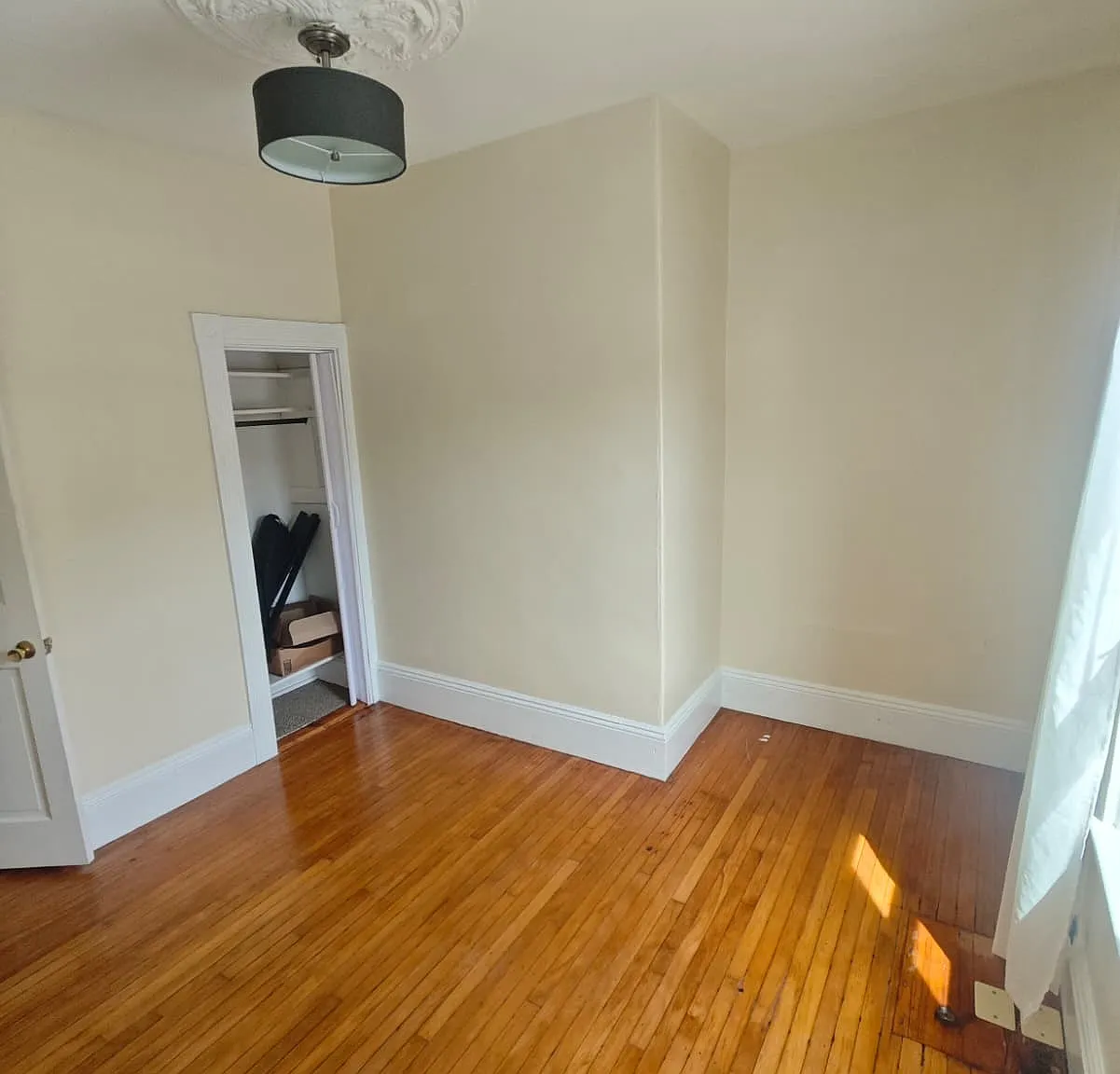 3 bed, 1000 sqft, $967 — Photo 4