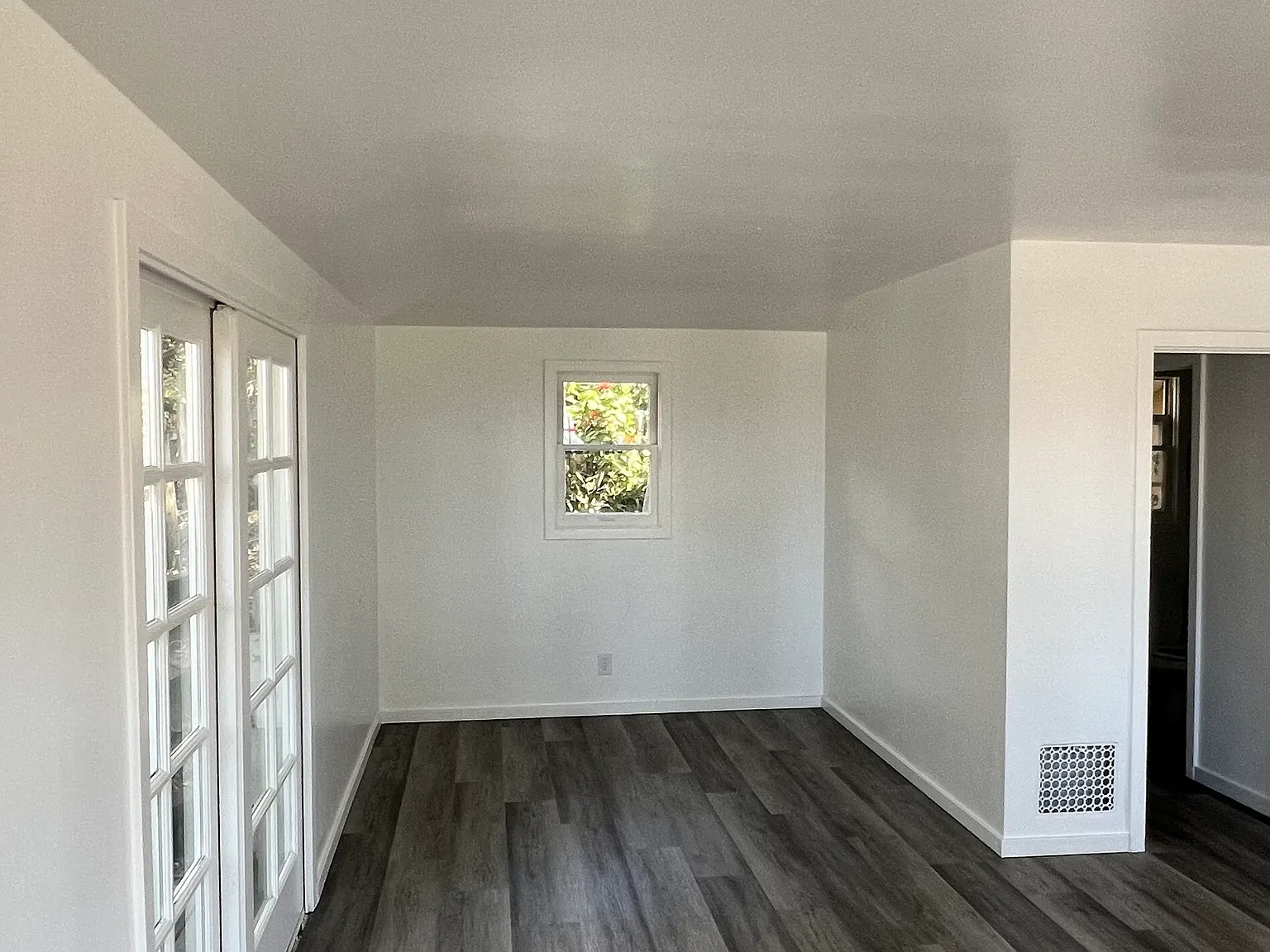Studio, 550 sqft, $3,500 — Photo 4