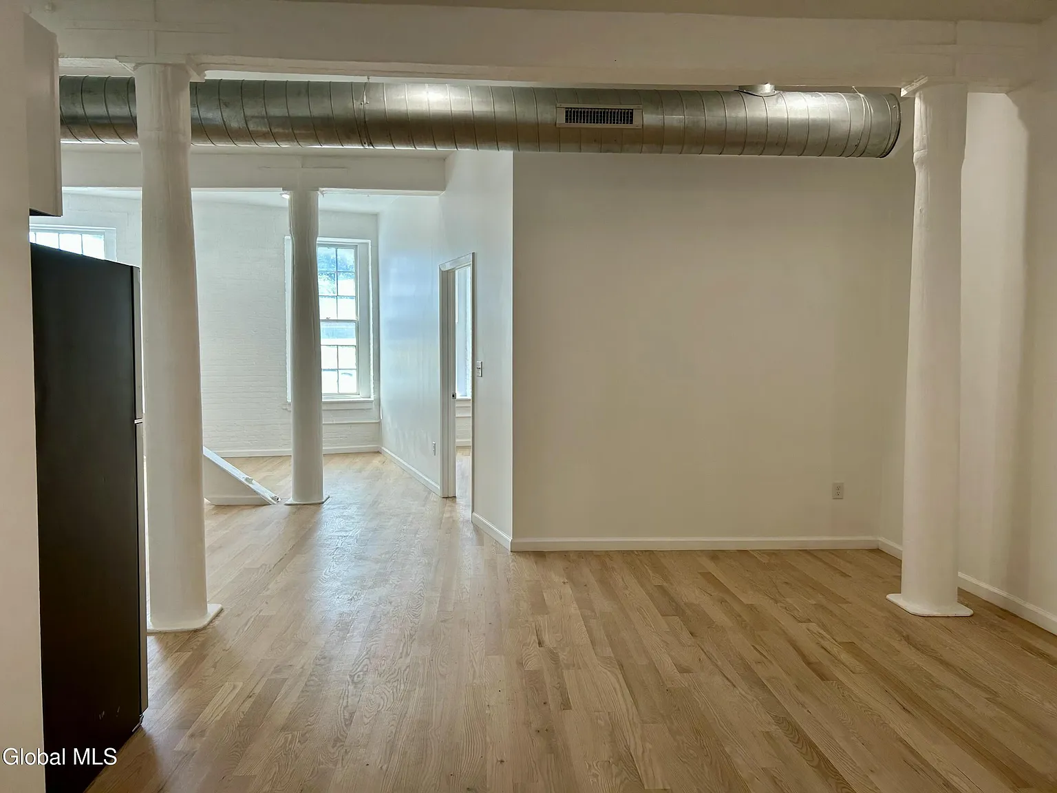 2 bed, 1100 sqft, $2,100 — Photo 2