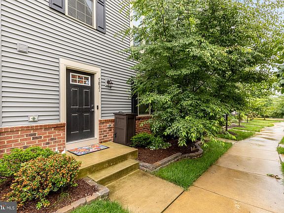 3rd image of 7831 Francis Dickens Ln