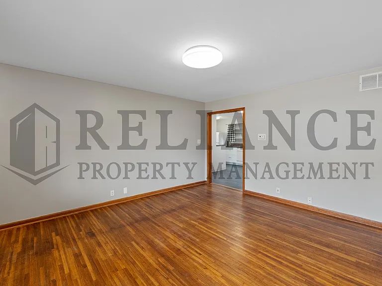 1720 S Windsor Rd — Photo 12