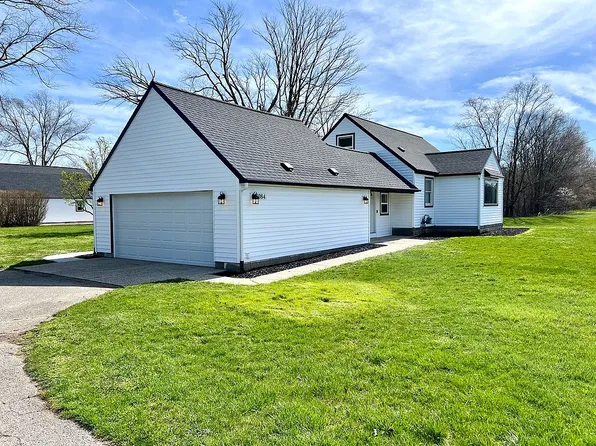 8084 Cottonwood Dr, Jenison, MI 49428