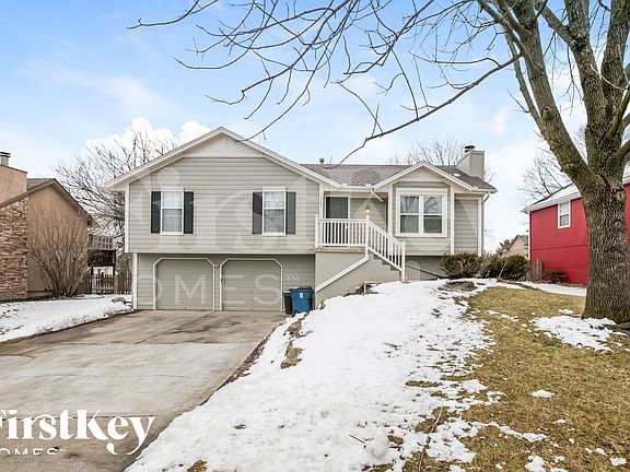 3rd image of 1709 NE Auburn Dr