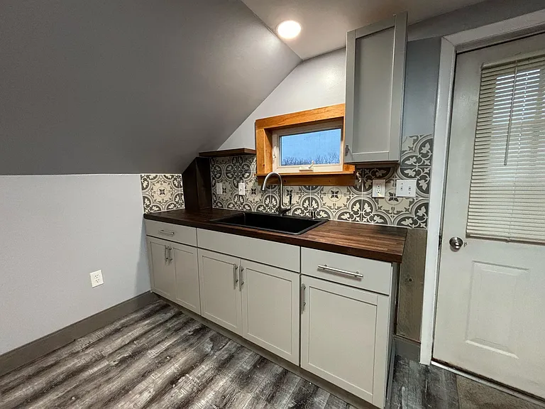 24 Fisher Ave #C — Photo 2