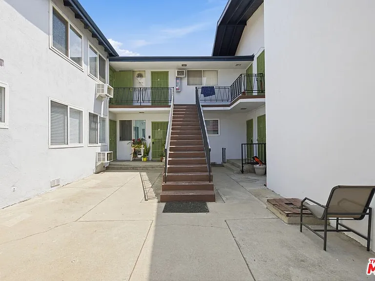 4916 Hazeltine Ave #2 — Photo 15