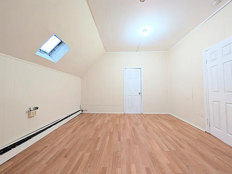 107 Catherine St — Photo 33
