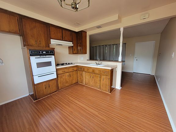 3rd image of 13530 Leadwell St #8