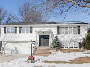 2722 Virginia Dr SE, Cedar Rapids, IA 52403