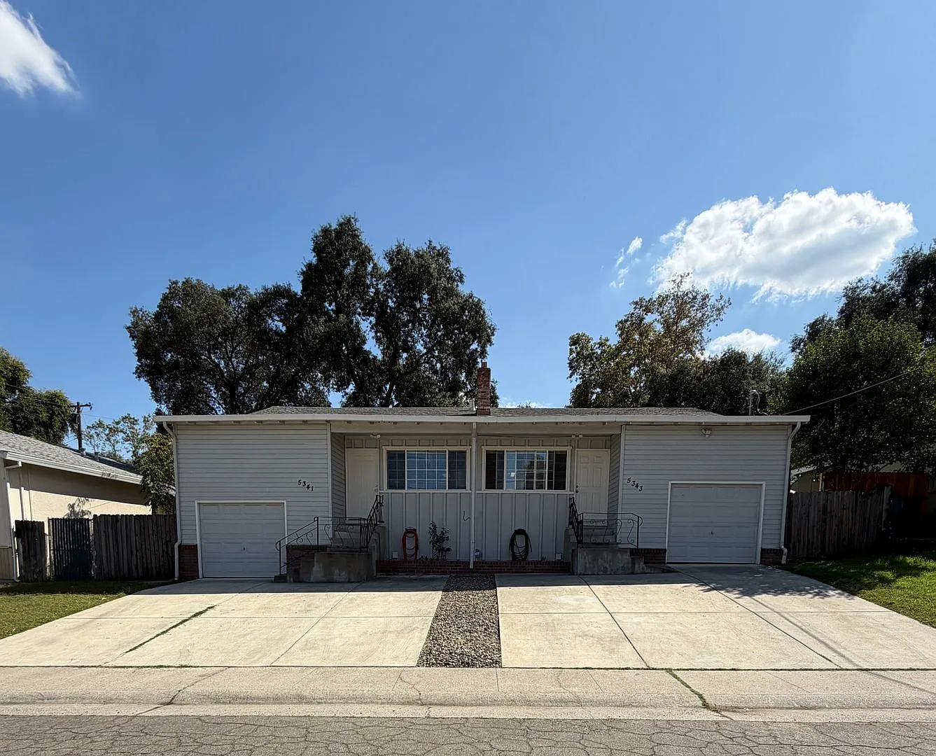 Beautiful Updated Duplex In Fair Oaks!! — Photo 1
