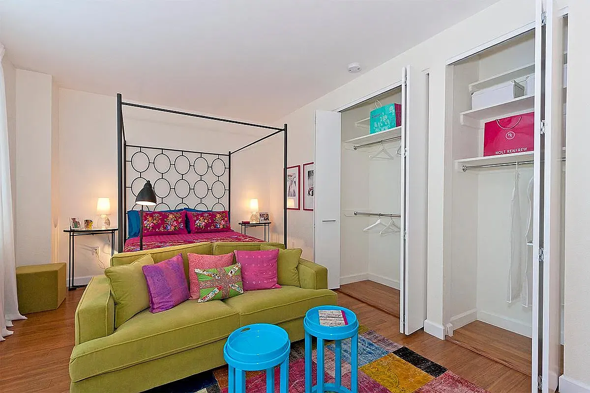 330 West 39th Street — Photo 2