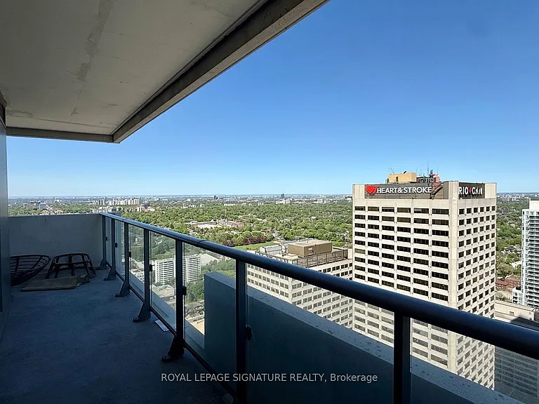 2221 Yonge St #3909 — Photo 17