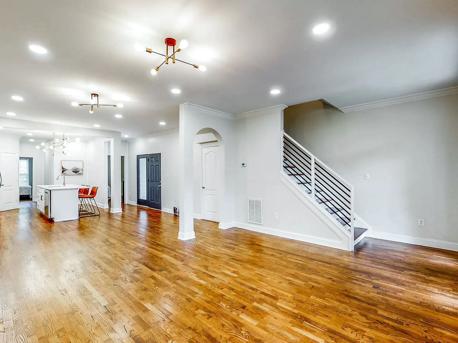 4 bed, 4.0 bath, $676 — Photo 3
