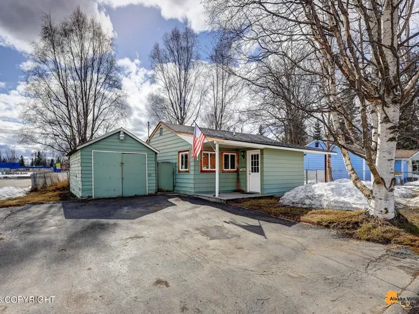 5708 Armstrong Ln, Anchorage, AK 99504