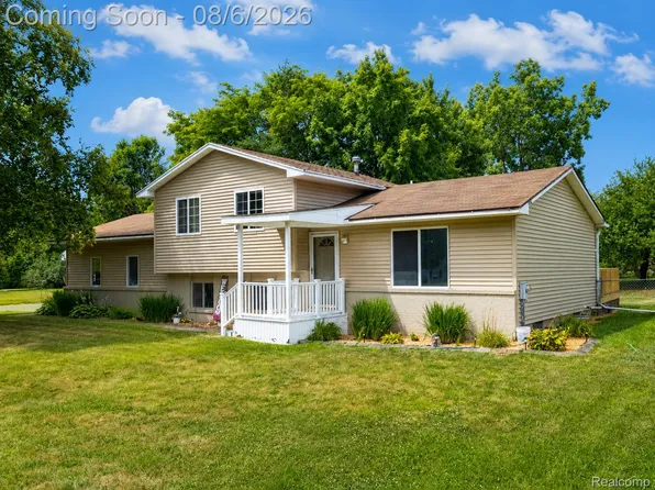 2425 Valley Church Dr, Clio, MI 48420