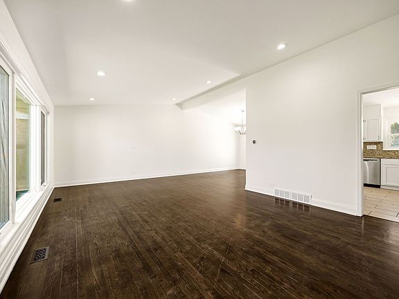 4th image of 215 Hibbard Rd