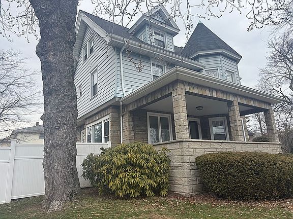 3rd image of 829 Prospect Ave