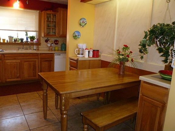 Eat in kitchen area