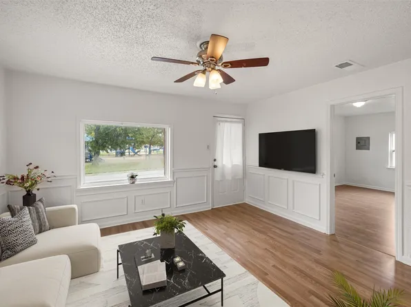 518 Echols St, Arlington, TX 76011