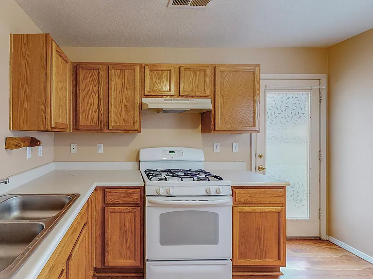10728 Hatch Dr NW — Photo 8