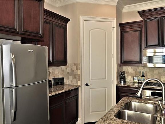 4th image of 4081 Winsor Dr
